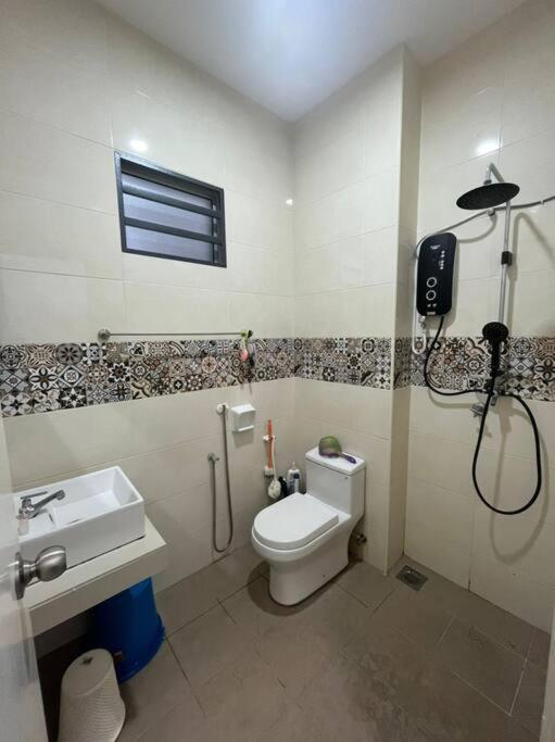 Hadeerna Homestay - Double Storey Terrace Chemor Экстерьер фото