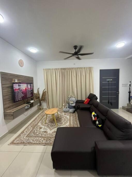 Hadeerna Homestay - Double Storey Terrace Chemor Экстерьер фото
